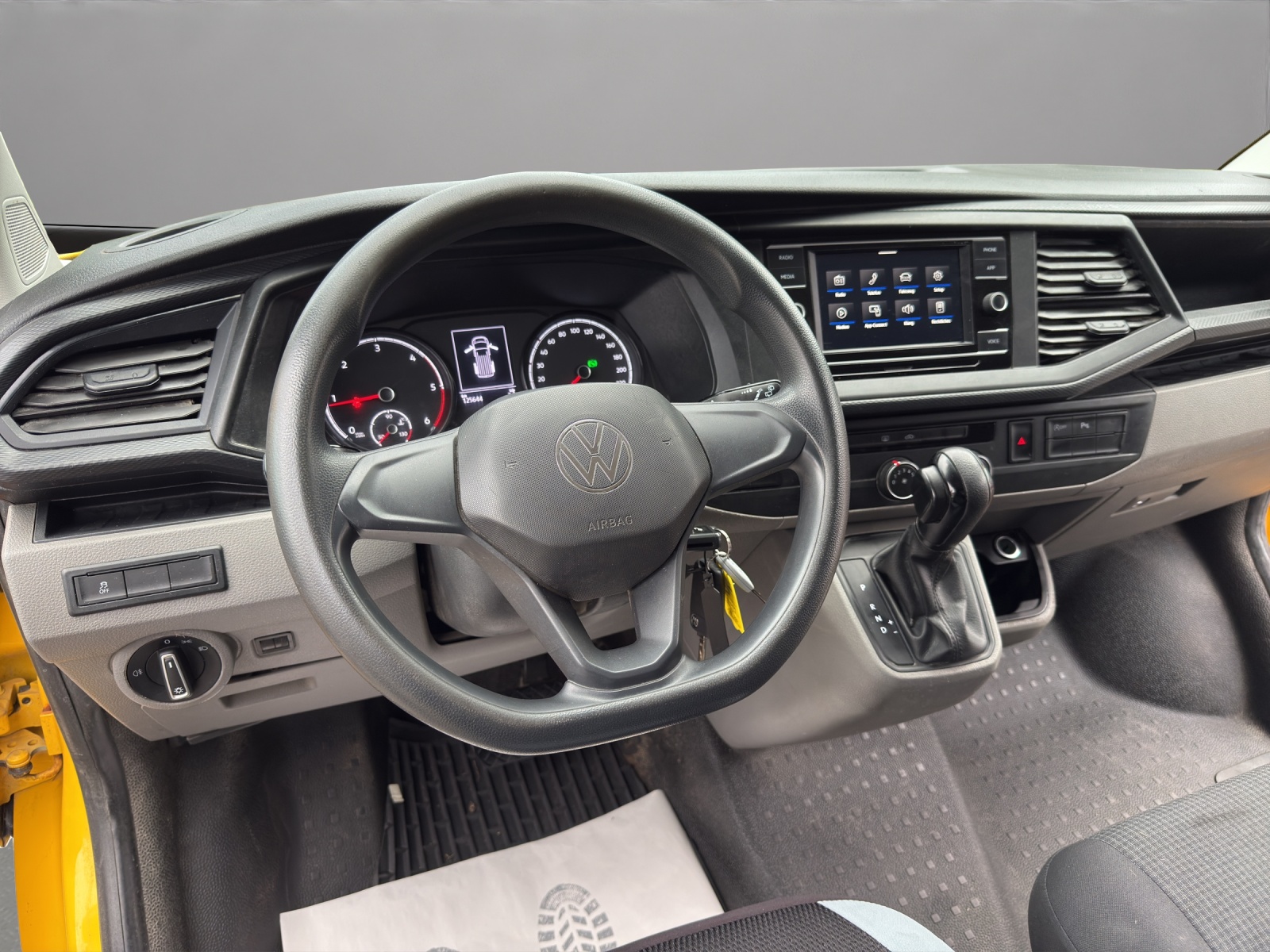 VW T6.1 2.0 TDI 4Motion DSG-image-13