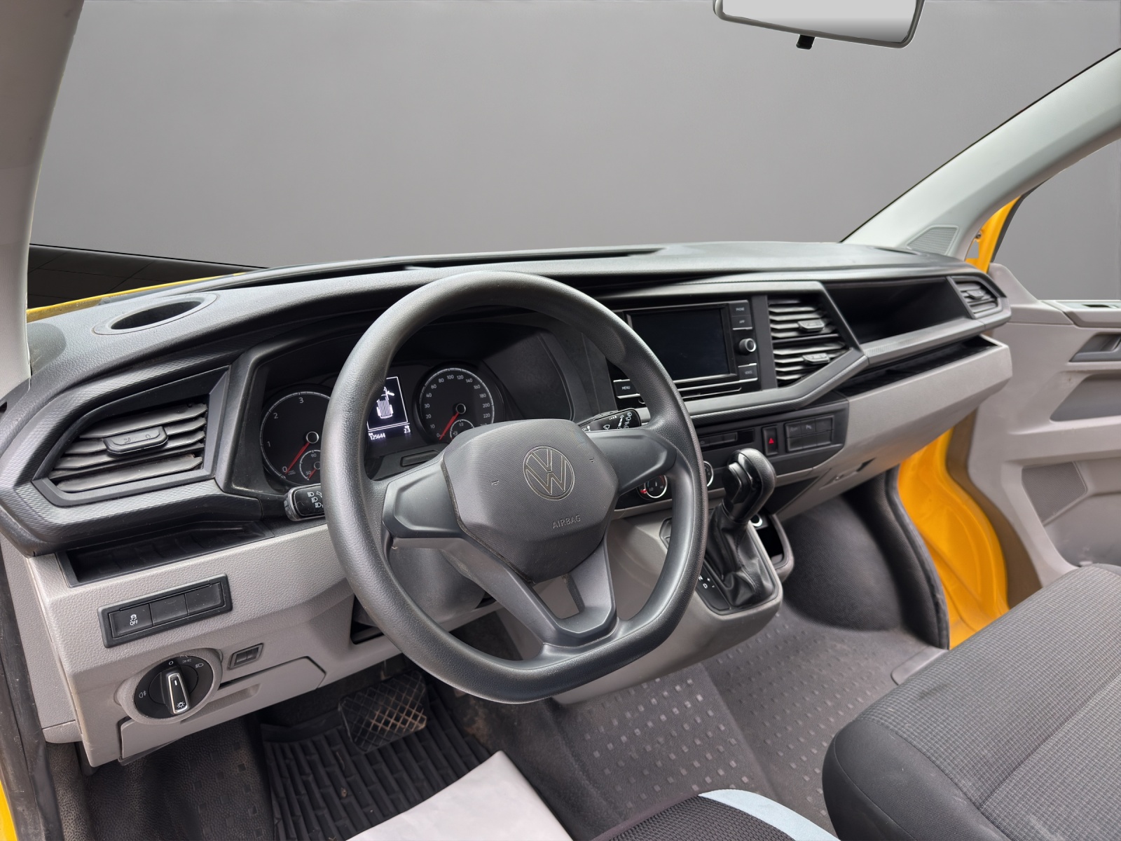 VW T6.1 2.0 TDI 4Motion DSG-image-9