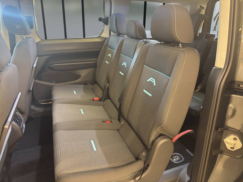 FORD Grand Tourneo Connect 2.0 EcoBlue Active Automat-image-8