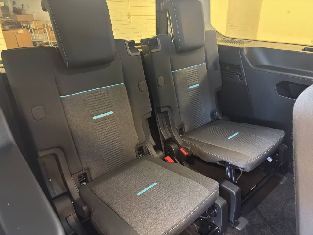 FORD Grand Tourneo Connect 2.0 EcoBlue Active Automat-image-12