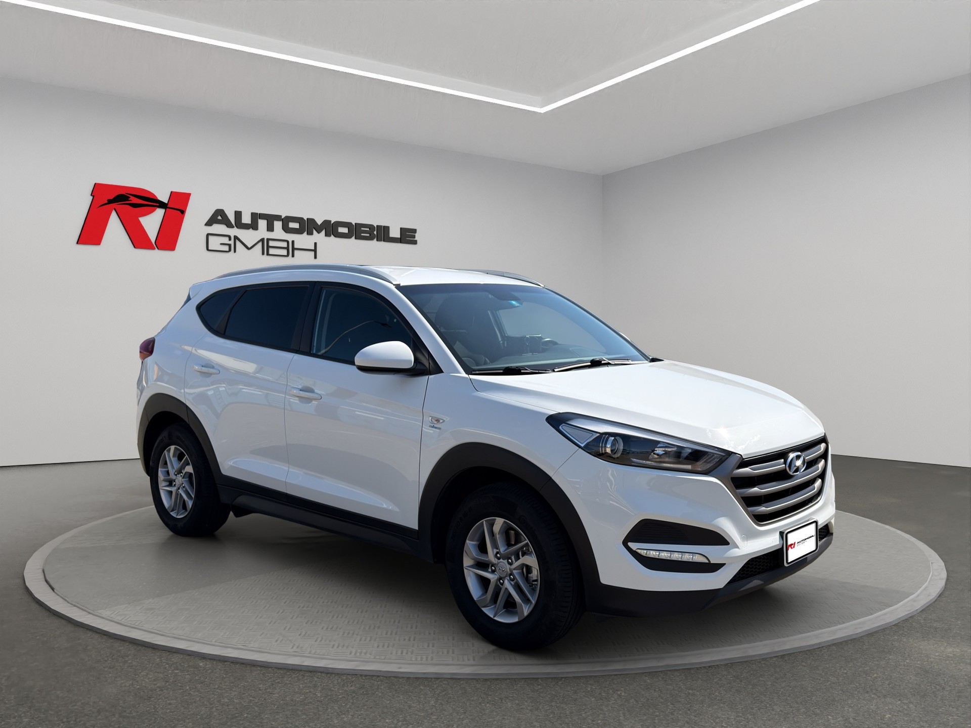 HYUNDAI Tucson 1.7 CRDI Origo 2WD-image-2