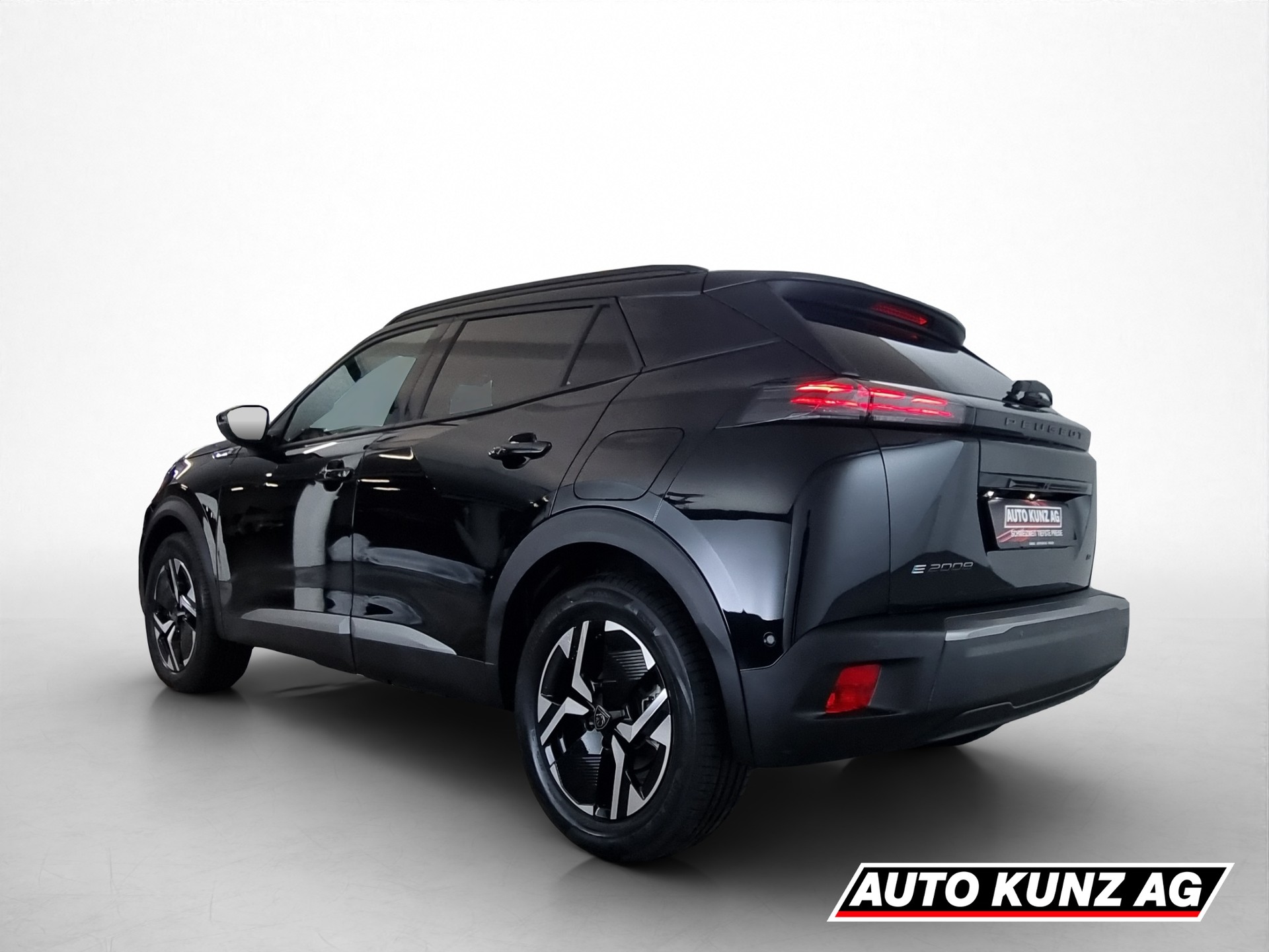 PEUGEOT 2008 54kWh e-GT-showroom-element-3