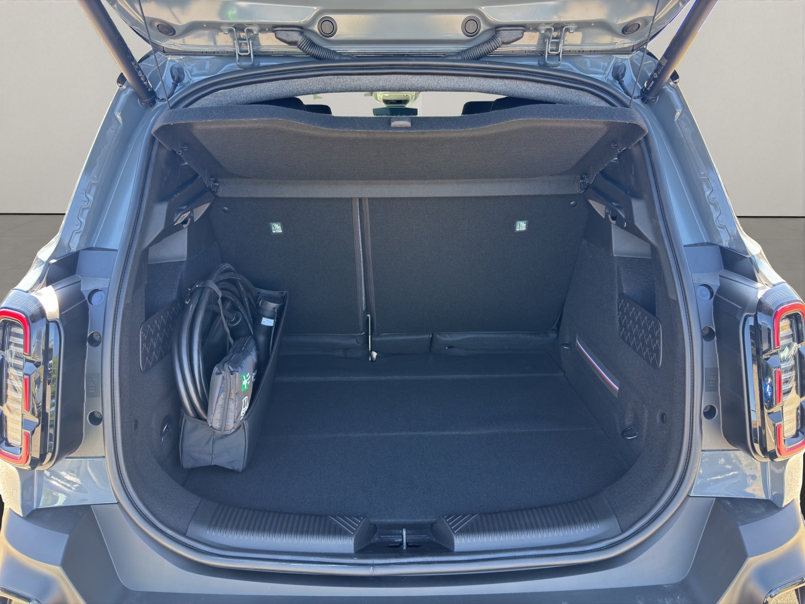 RENAULT R4 E-Tech Comfort Range techno-image-11