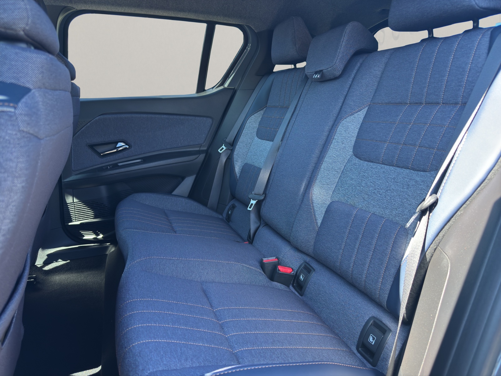 RENAULT R4 E-Tech Comfort Range techno-image-9