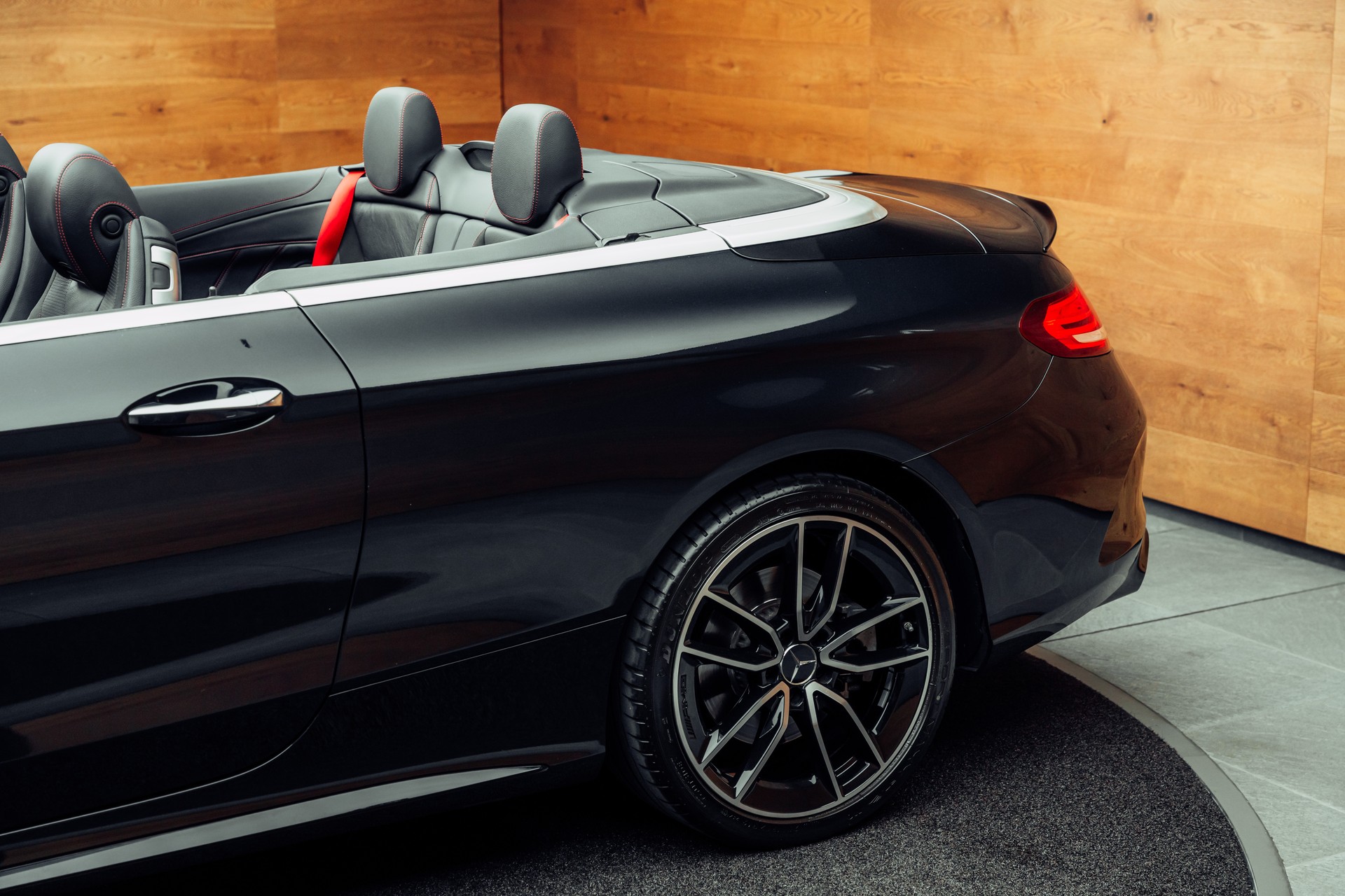 MERCEDES-BENZ C 43 Cabriolet AMG 4Matic 9G-Tronic-image-17