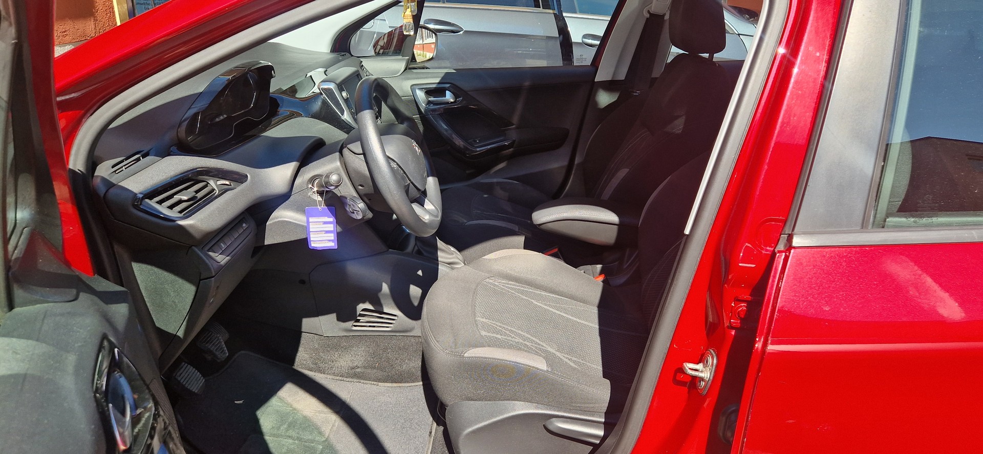PEUGEOT 208 1.2 VTI Active-image-4