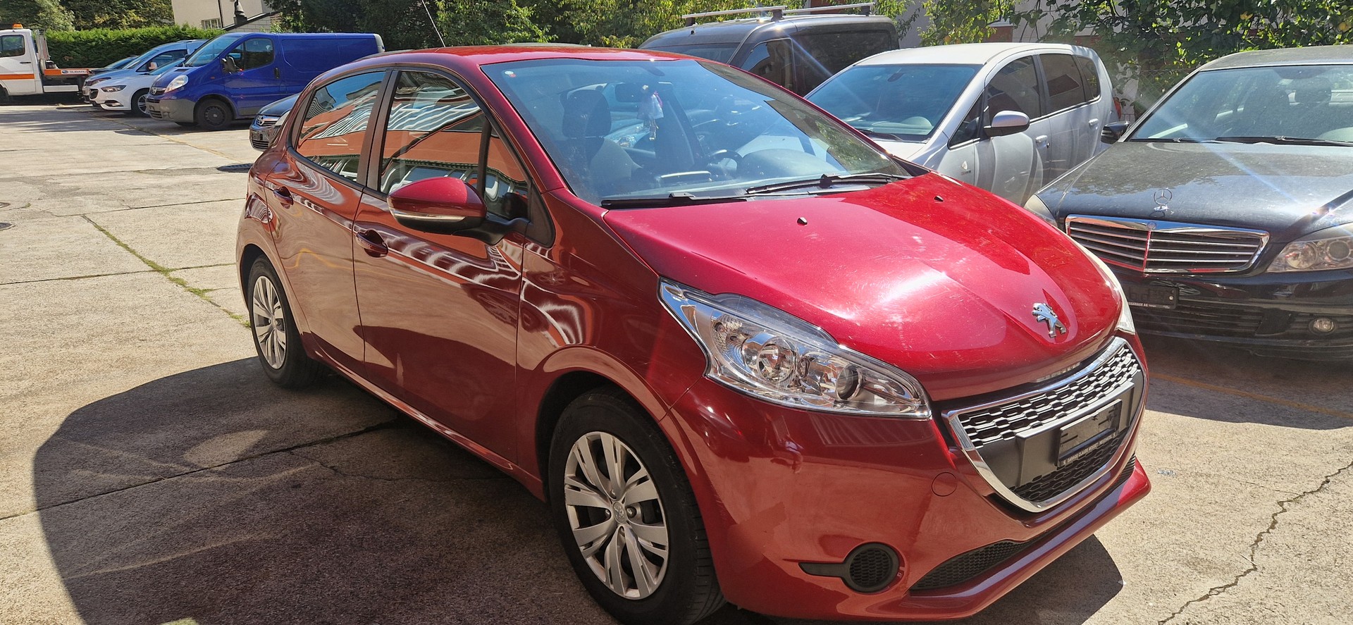 PEUGEOT 208 1.2 VTI Active-image-1