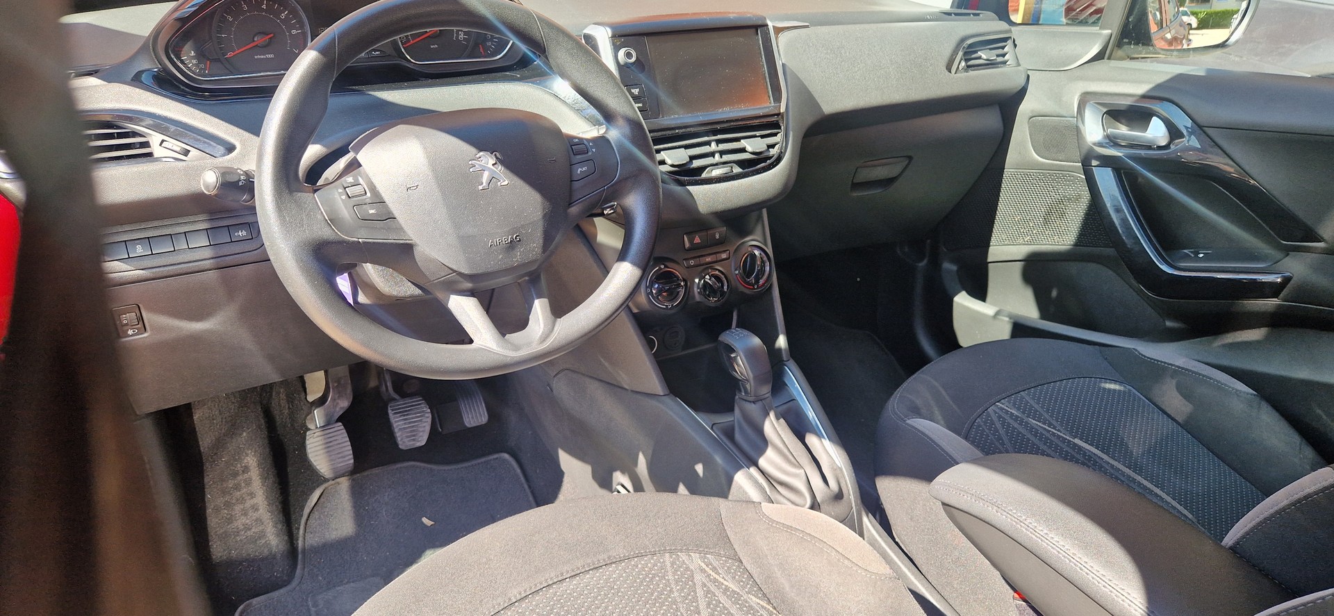 PEUGEOT 208 1.2 VTI Active-image-6