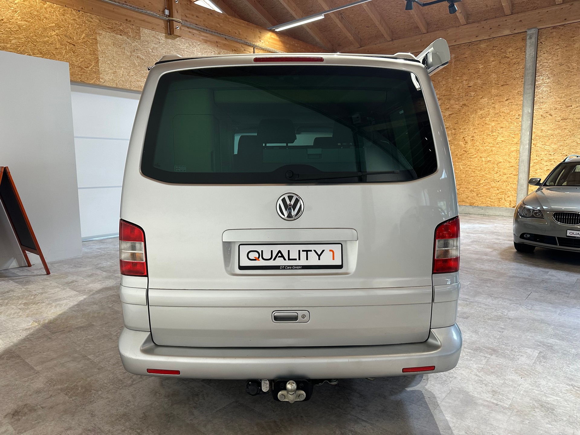 VW T5 California Highline 2.5 TDI/1. Hand/Äussert gepflegt/Vollausstattung inkl. AHK (2500 kg) Anhängelast-image-4