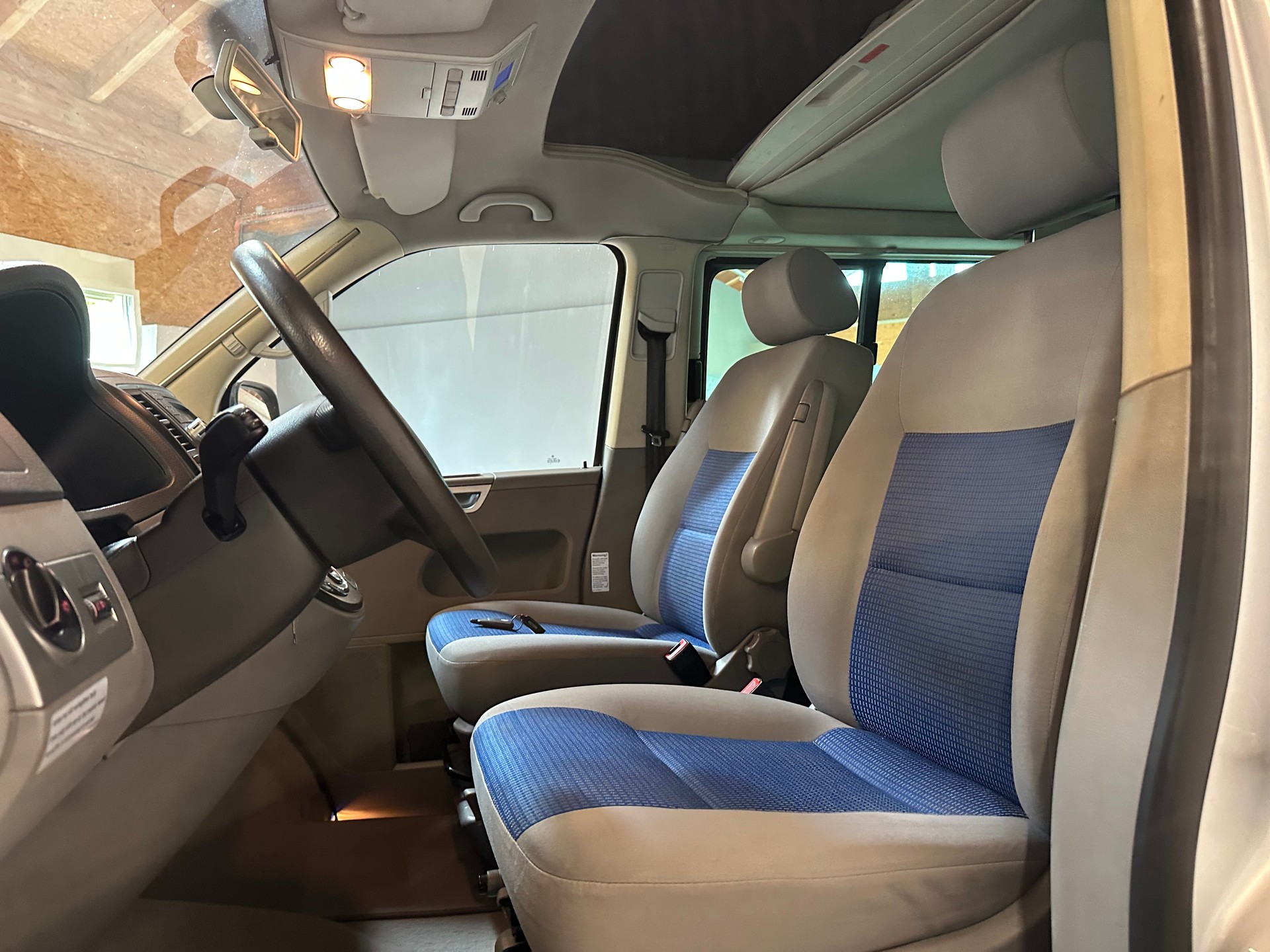 VW T5 California Highline 2.5 TDI/1. Hand/Äussert gepflegt/Vollausstattung inkl. AHK (2500 kg) Anhängelast-image-9