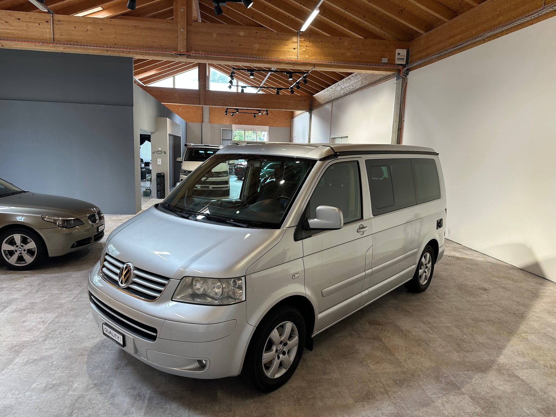 VW T5 California Highline 2.5 TDI/1. Hand/Äussert gepflegt/Vollausstattung inkl. AHK (2500 kg) Anhängelast-image-1