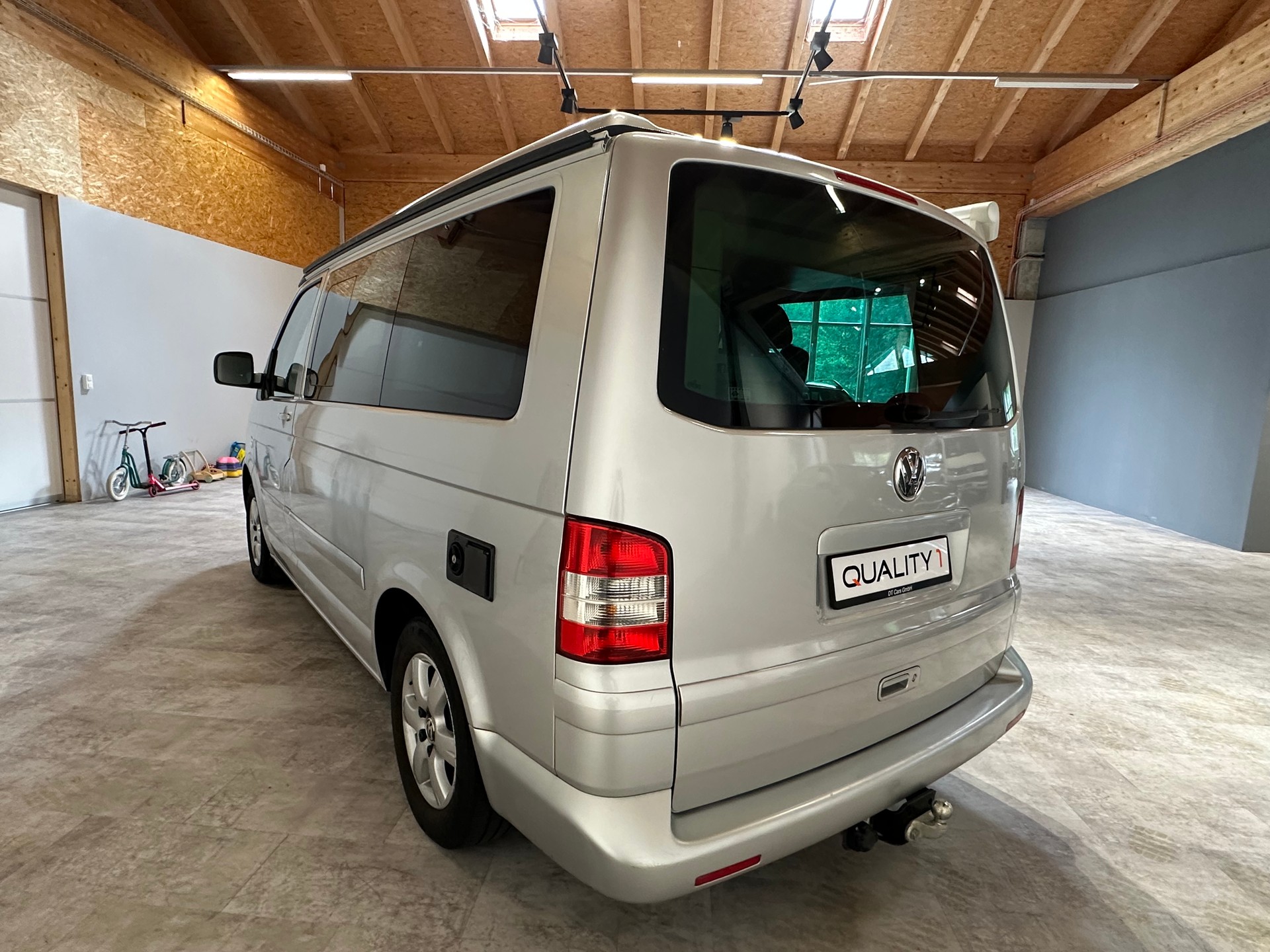 VW T5 California Highline 2.5 TDI/1. Hand/Äussert gepflegt/Vollausstattung inkl. AHK (2500 kg) Anhängelast-image-3