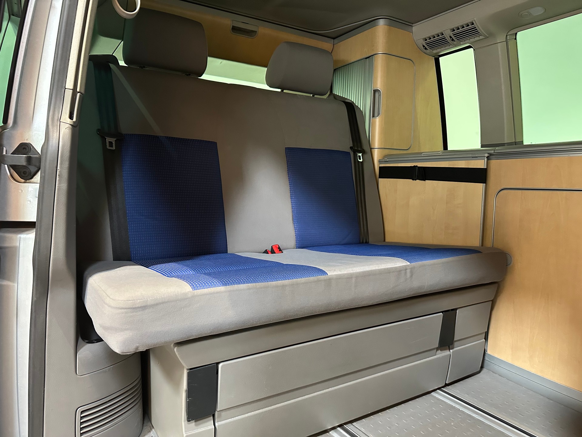 VW T5 California Highline 2.5 TDI/1. Hand/Äussert gepflegt/Vollausstattung inkl. AHK (2500 kg) Anhängelast-image-20