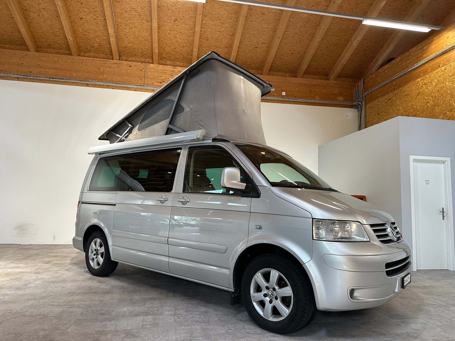 VW T5 California Highline 2.5 TDI/1. Hand/Äussert gepflegt/Vollausstattung inkl. AHK (2500 kg) Anhängelast-image-0