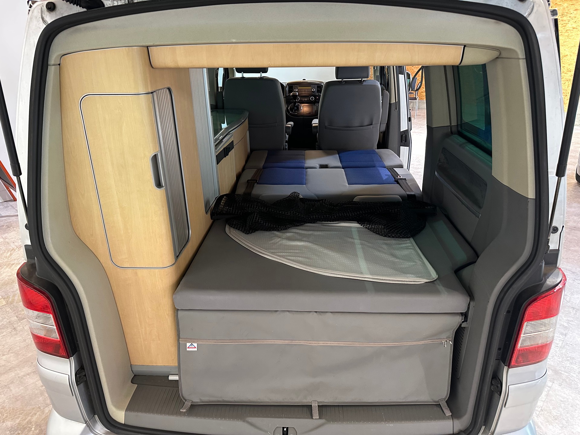 VW T5 California Highline 2.5 TDI/1. Hand/Äussert gepflegt/Vollausstattung inkl. AHK (2500 kg) Anhängelast-image-25