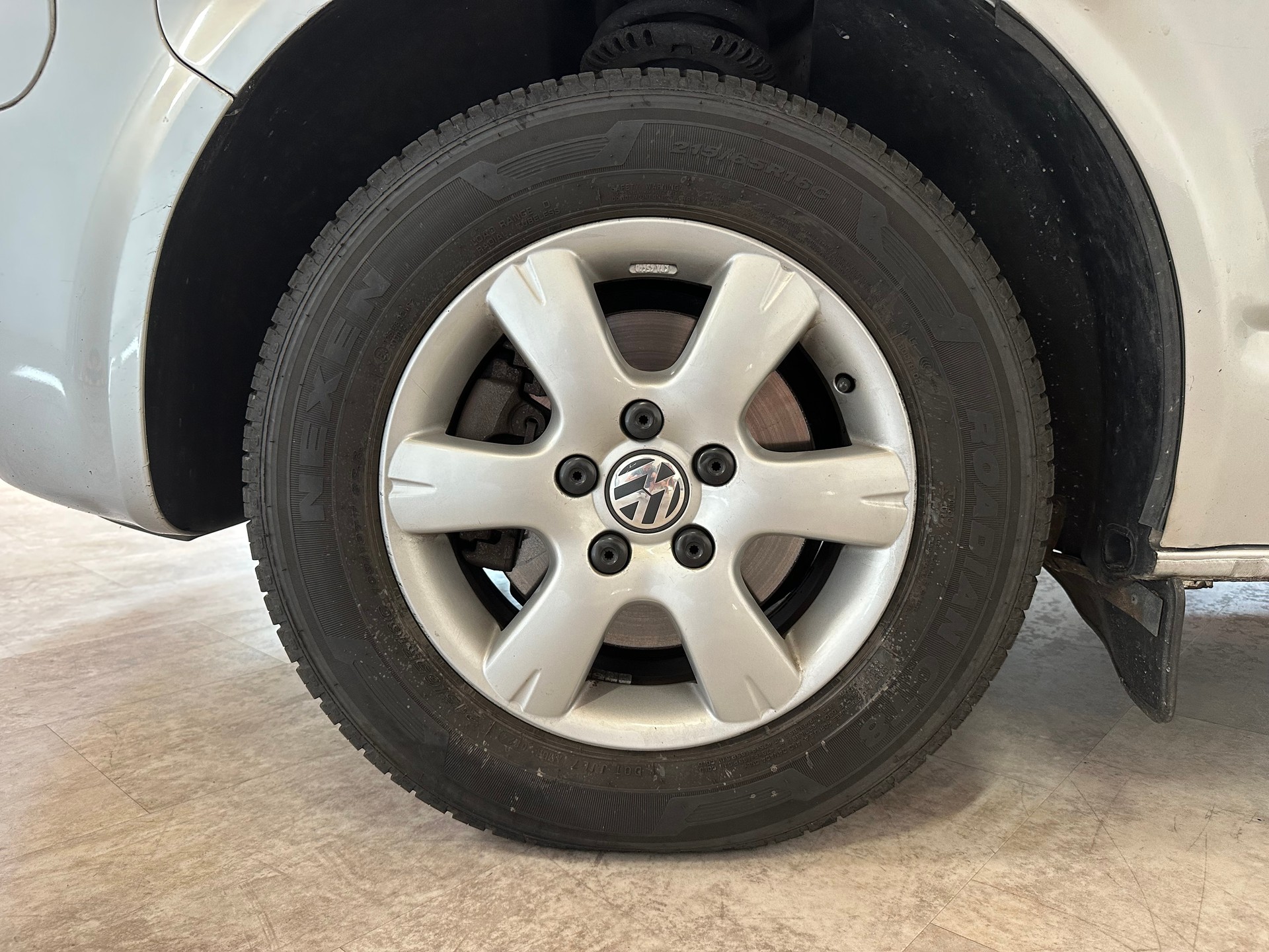 VW T5 California Highline 2.5 TDI/1. Hand/Äussert gepflegt/Vollausstattung inkl. AHK (2500 kg) Anhängelast-image-30