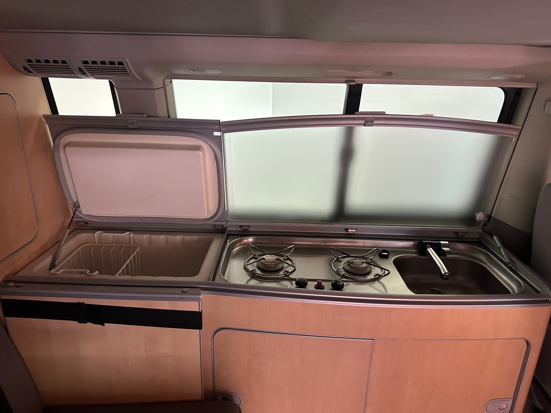 VW T5 California Highline 2.5 TDI/1. Hand/Äussert gepflegt/Vollausstattung inkl. AHK (2500 kg) Anhängelast-image-17