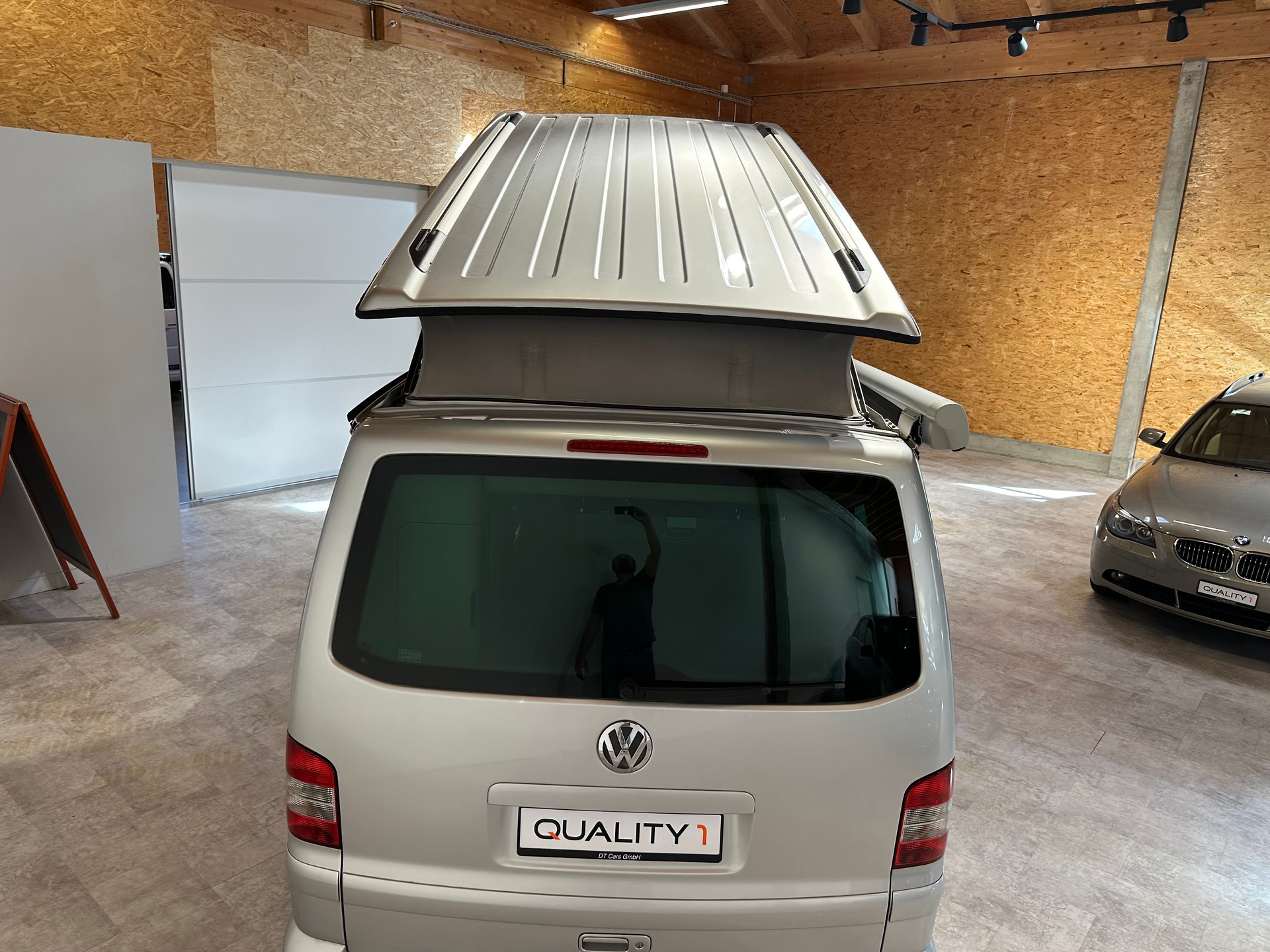 VW T5 California Highline 2.5 TDI/1. Hand/Äussert gepflegt/Vollausstattung inkl. AHK (2500 kg) Anhängelast-image-26