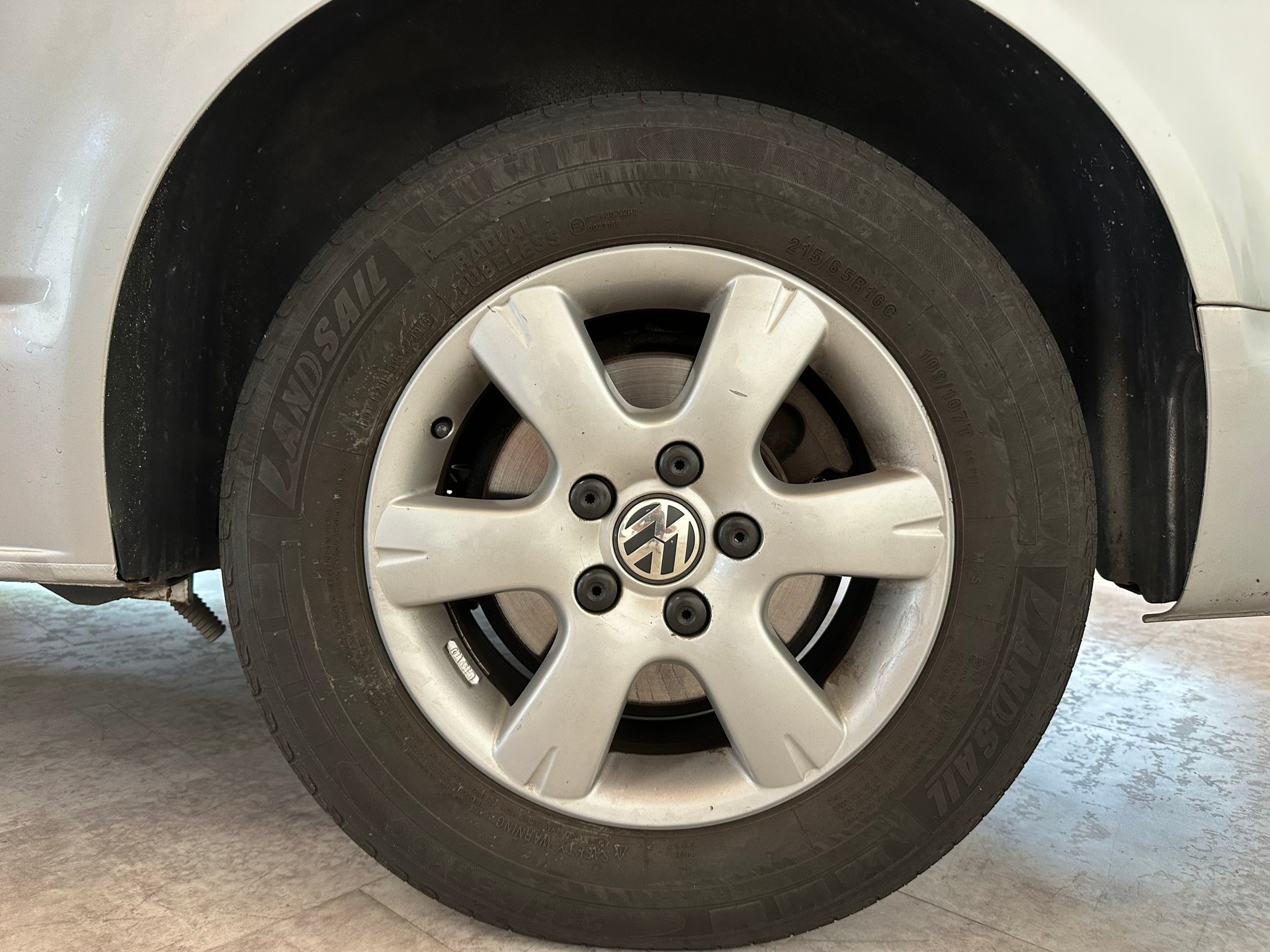 VW T5 California Highline 2.5 TDI/1. Hand/Äussert gepflegt/Vollausstattung inkl. AHK (2500 kg) Anhängelast-image-31