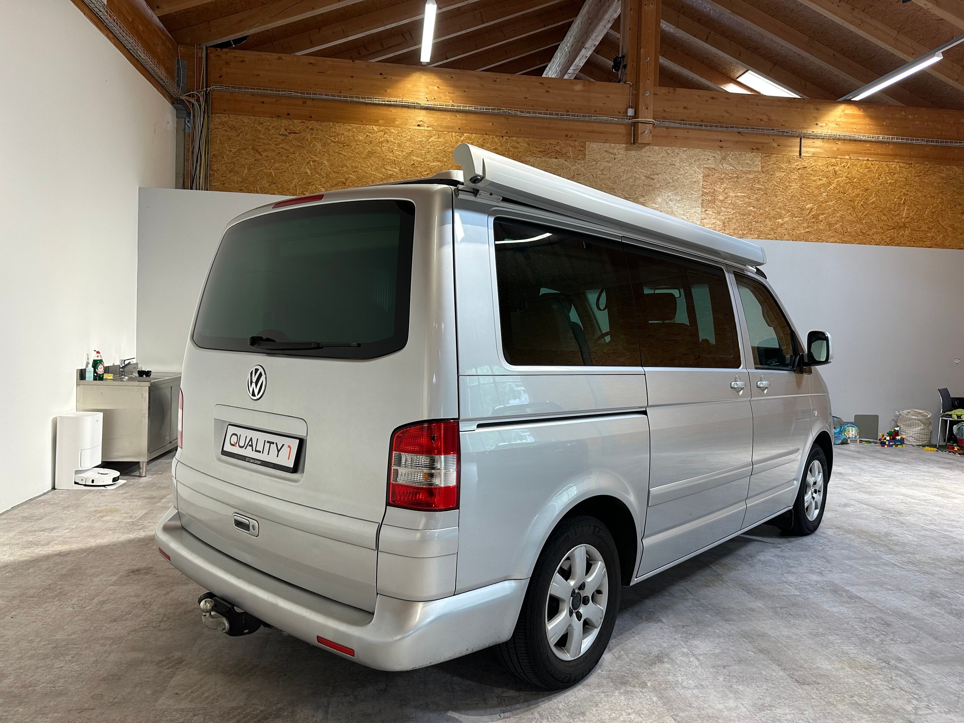 VW T5 California Highline 2.5 TDI/1. Hand/Äussert gepflegt/Vollausstattung inkl. AHK (2500 kg) Anhängelast-image-5