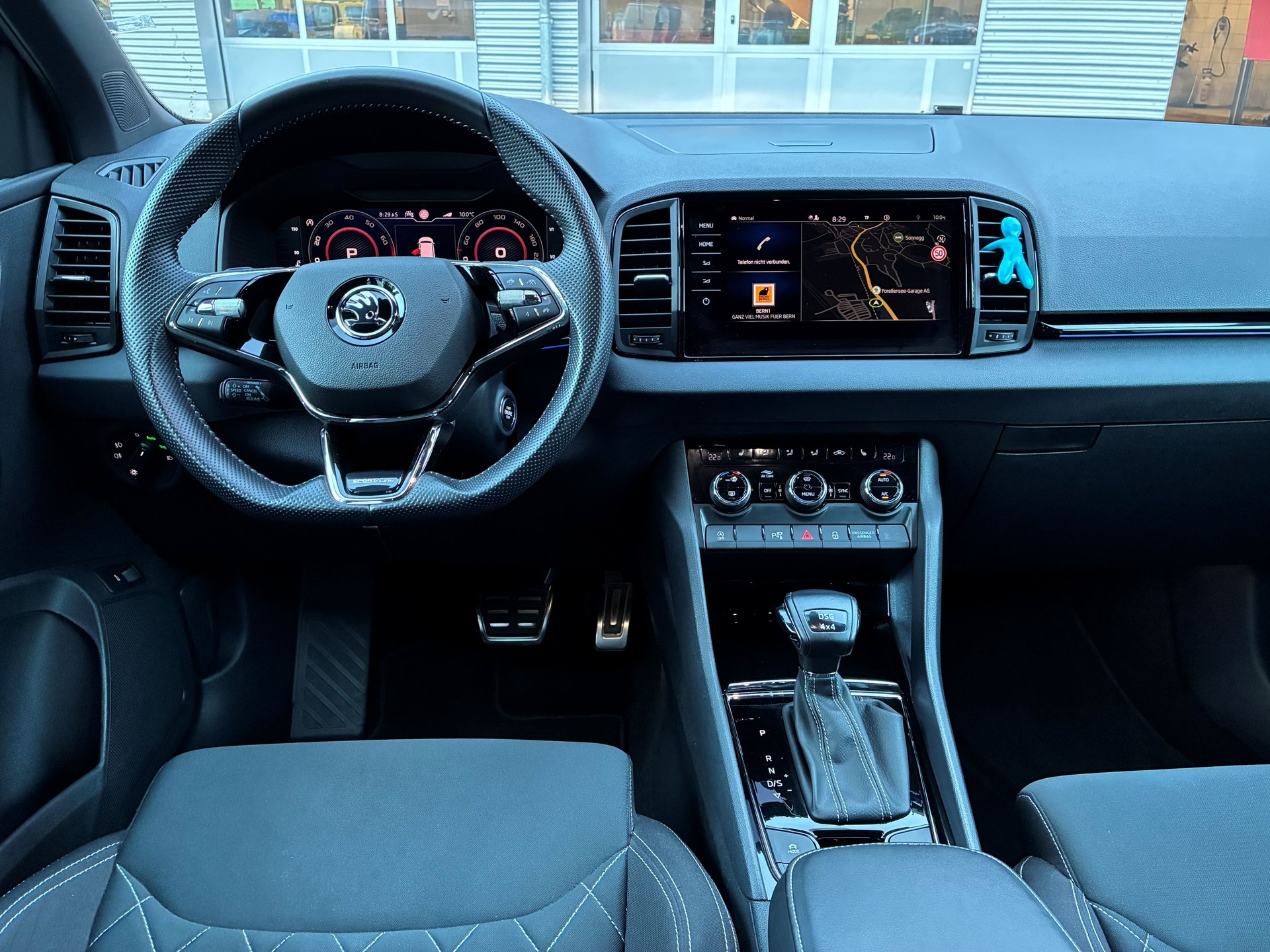 SKODA Karoq 2.0 TSI SportLine 4x4 DSG-image-11