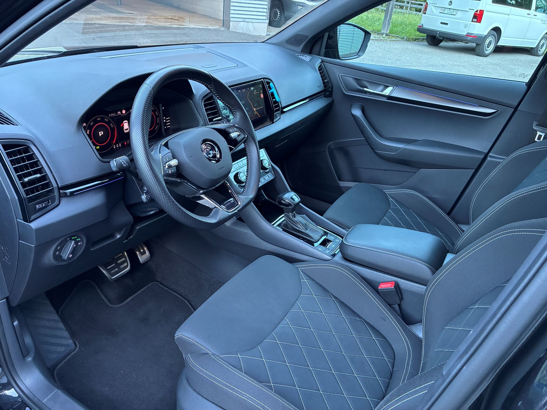 SKODA Karoq 2.0 TSI SportLine 4x4 DSG-image-12
