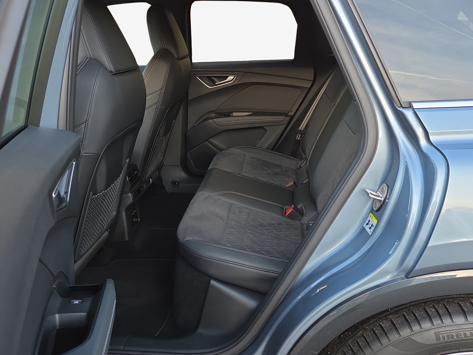 AUDI Q4 e-tron 50 quattro-image-11