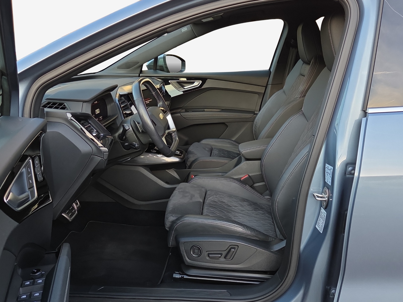 AUDI Q4 e-tron 50 quattro-image-8