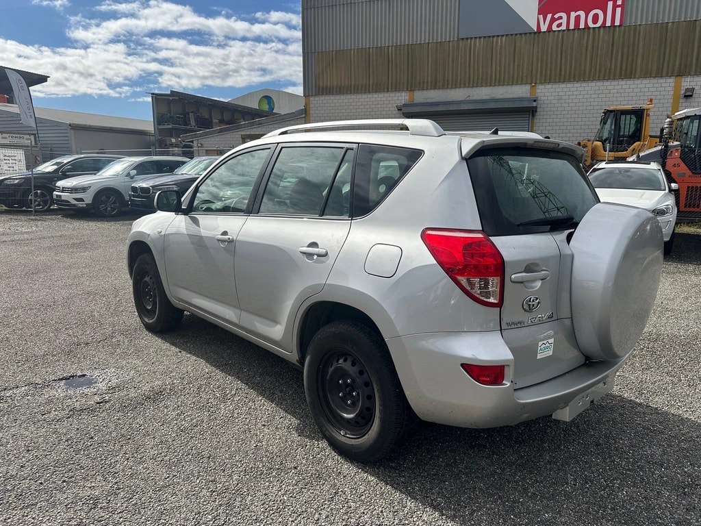 TOYOTA RAV-4 2.0 16V Linea Luna-image-3