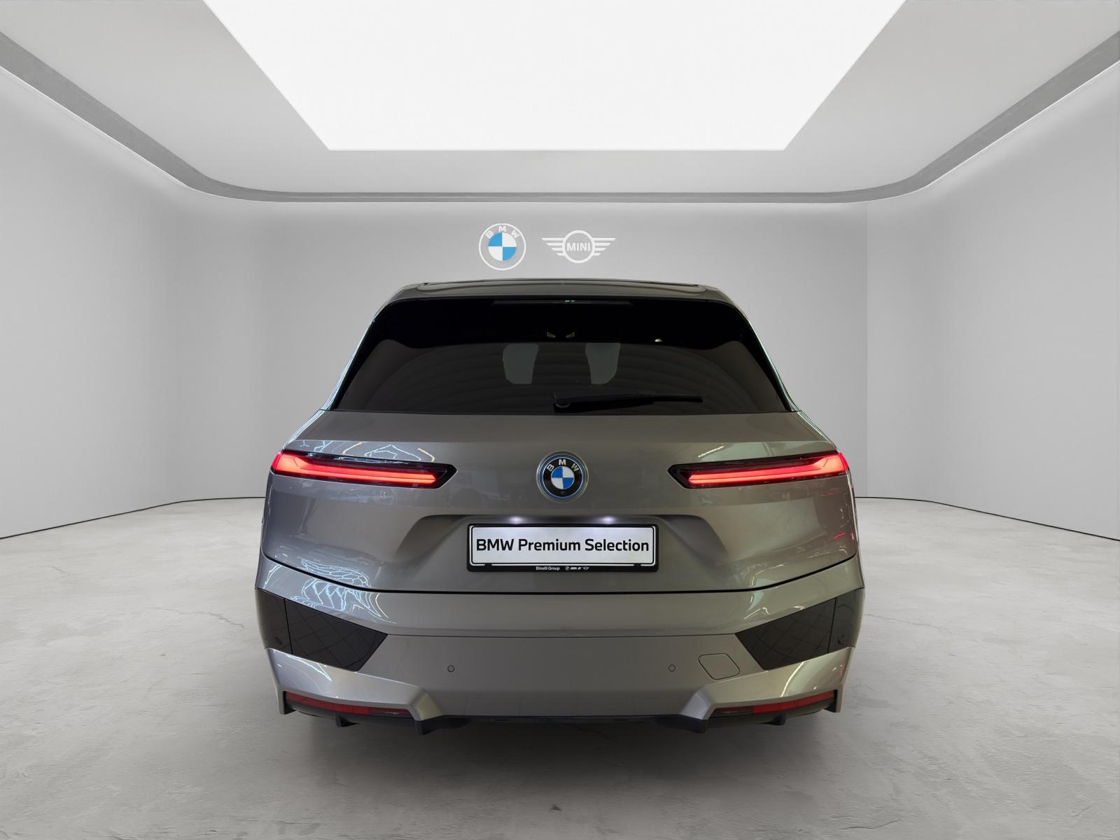 BMW iX xDrive50 SportPaket-image-4