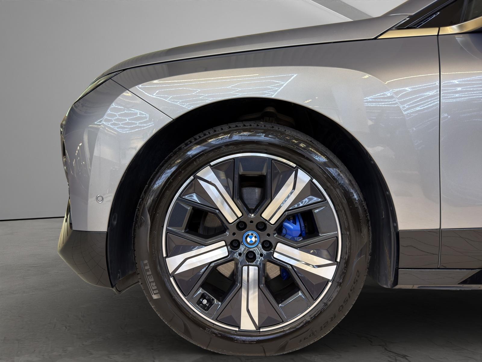 BMW iX xDrive50 SportPaket-image-22