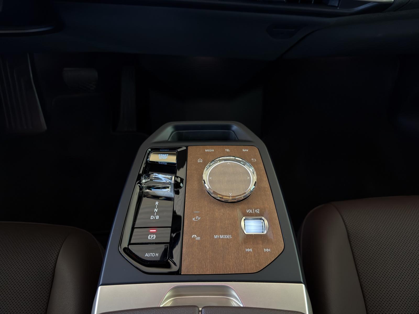 BMW iX xDrive50 SportPaket-image-16