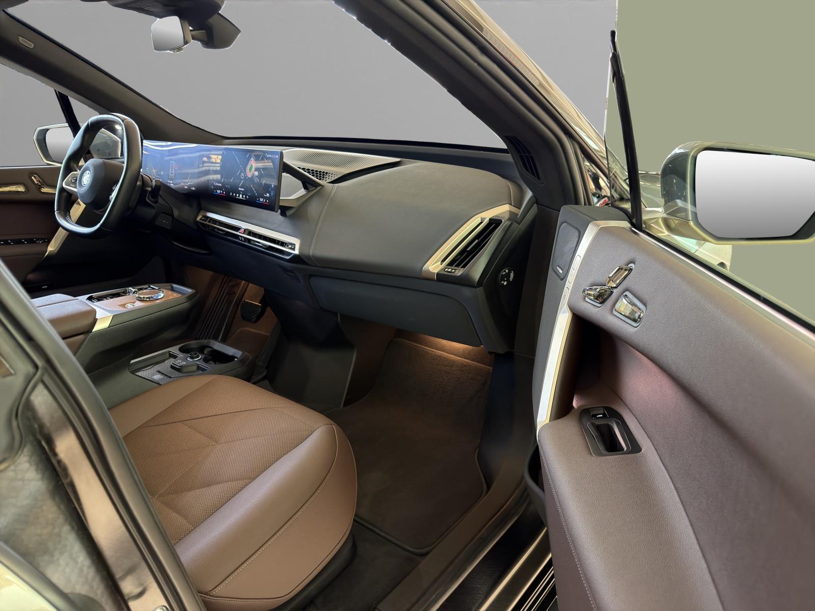 BMW iX xDrive50 SportPaket-image-19