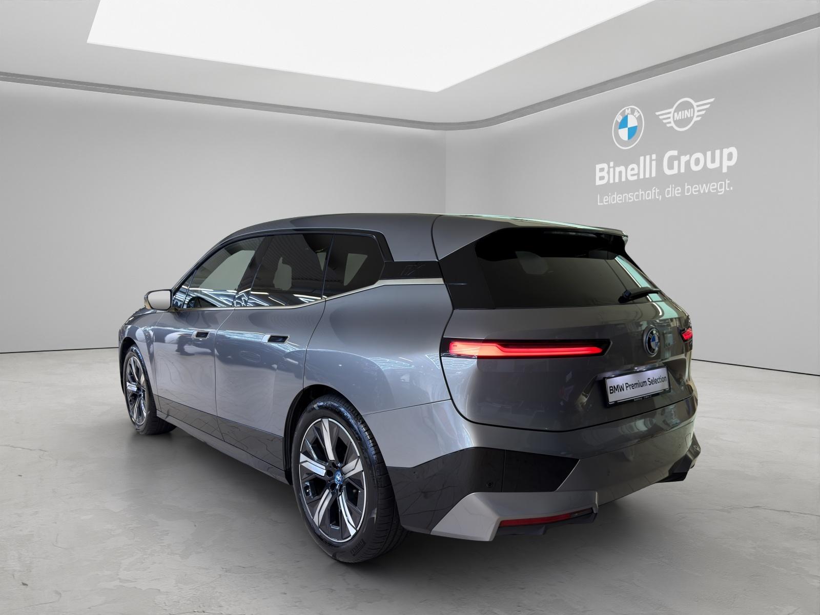 BMW iX xDrive50 SportPaket-image-3