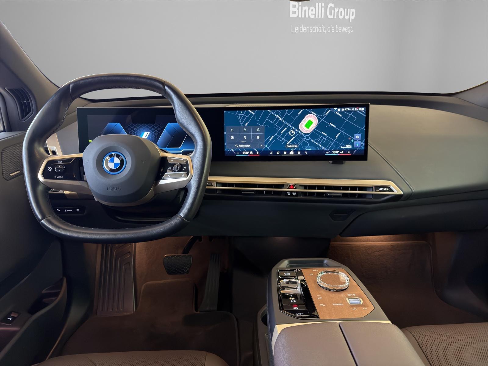 BMW iX xDrive50 SportPaket-image-12