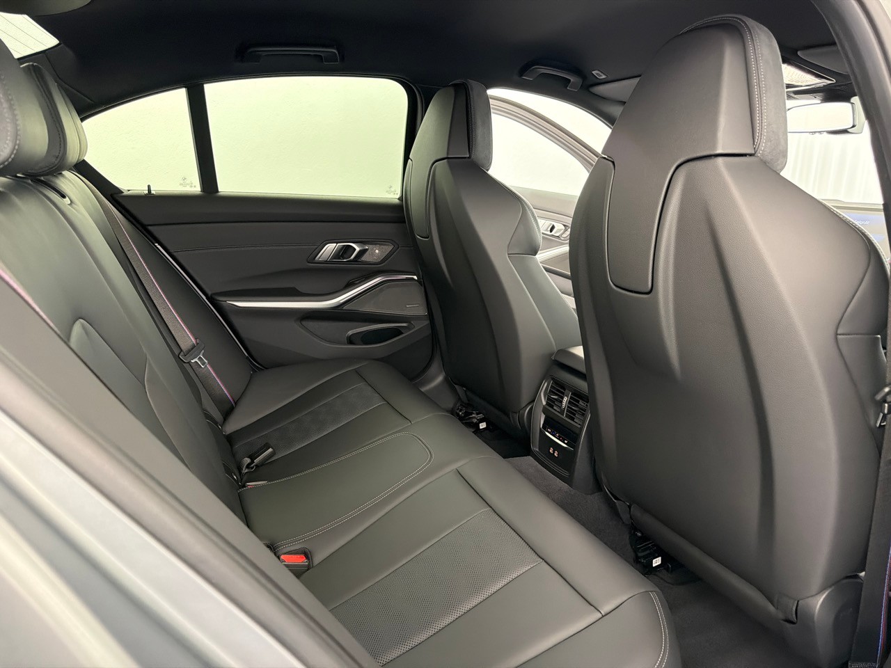 BMW M3 Competition M xDrive-image-7
