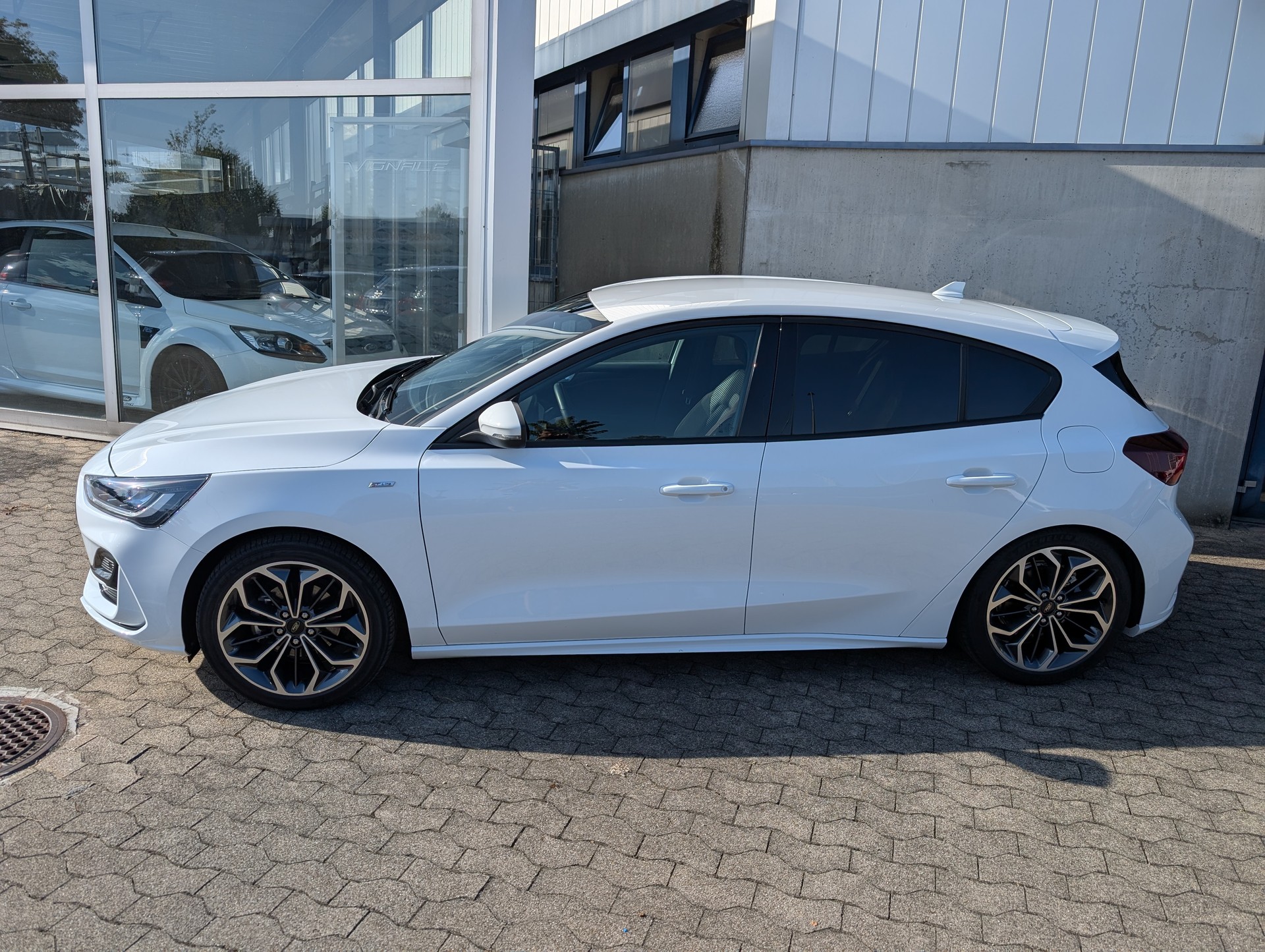 FORD Focus 1.0 MHEV ST-Line X Automat-image-6