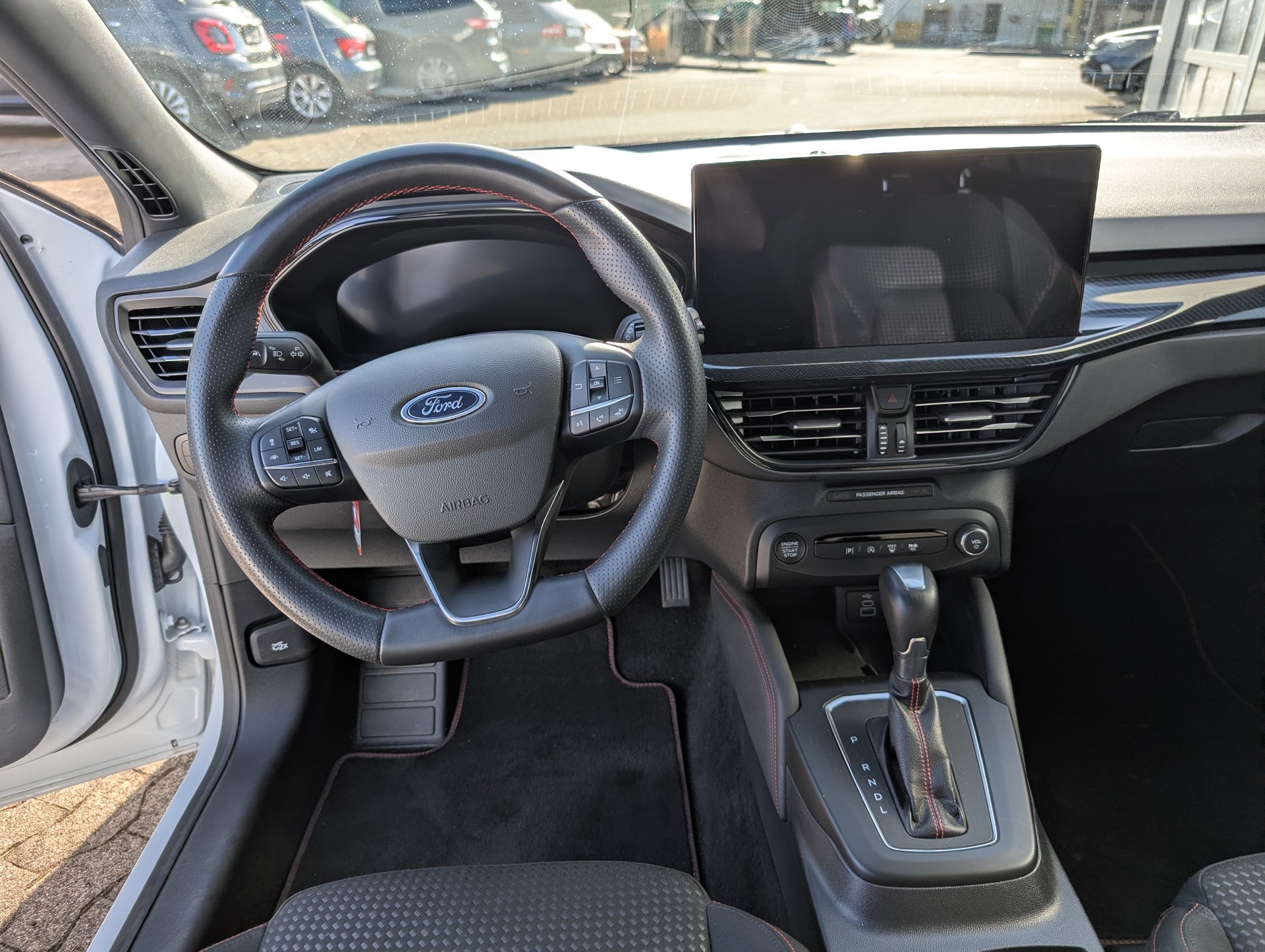 FORD Focus 1.0 MHEV ST-Line X Automat-image-3