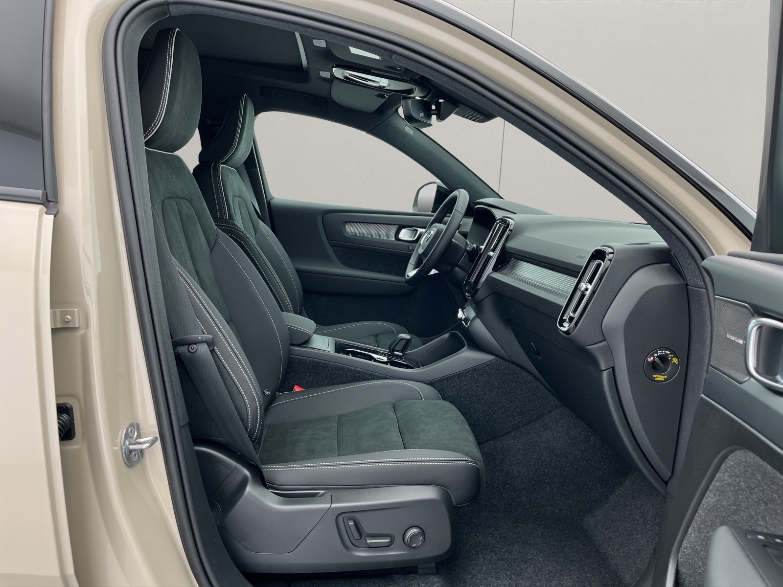 VOLVO EX40 Twin Performance Ultra AWD-image-9