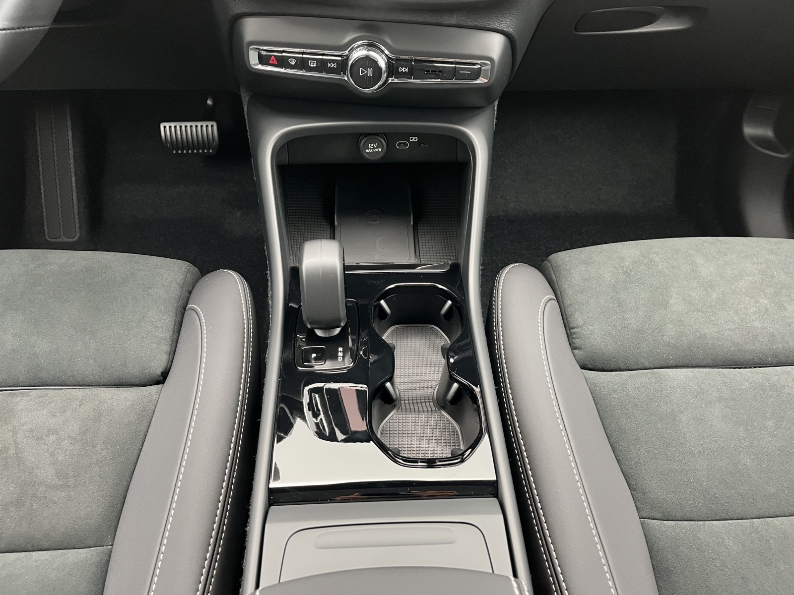 VOLVO EX40 Twin Performance Ultra AWD-image-13