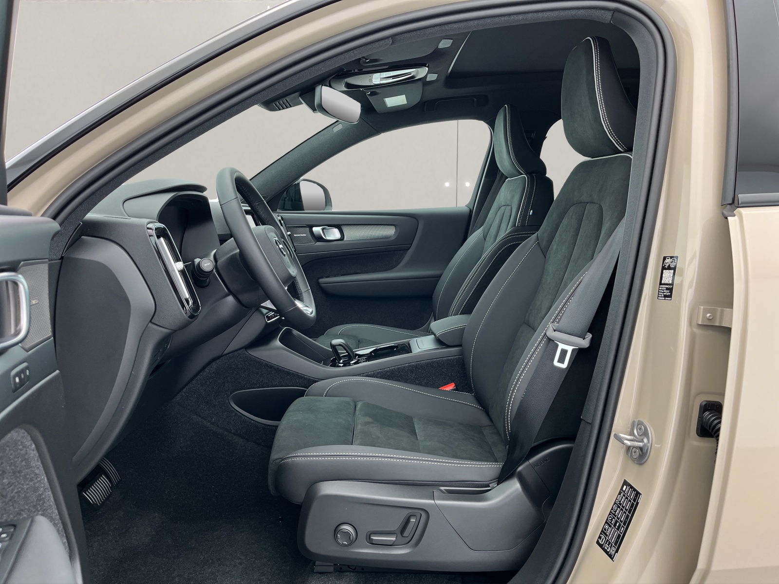 VOLVO EX40 Twin Performance Ultra AWD-image-8