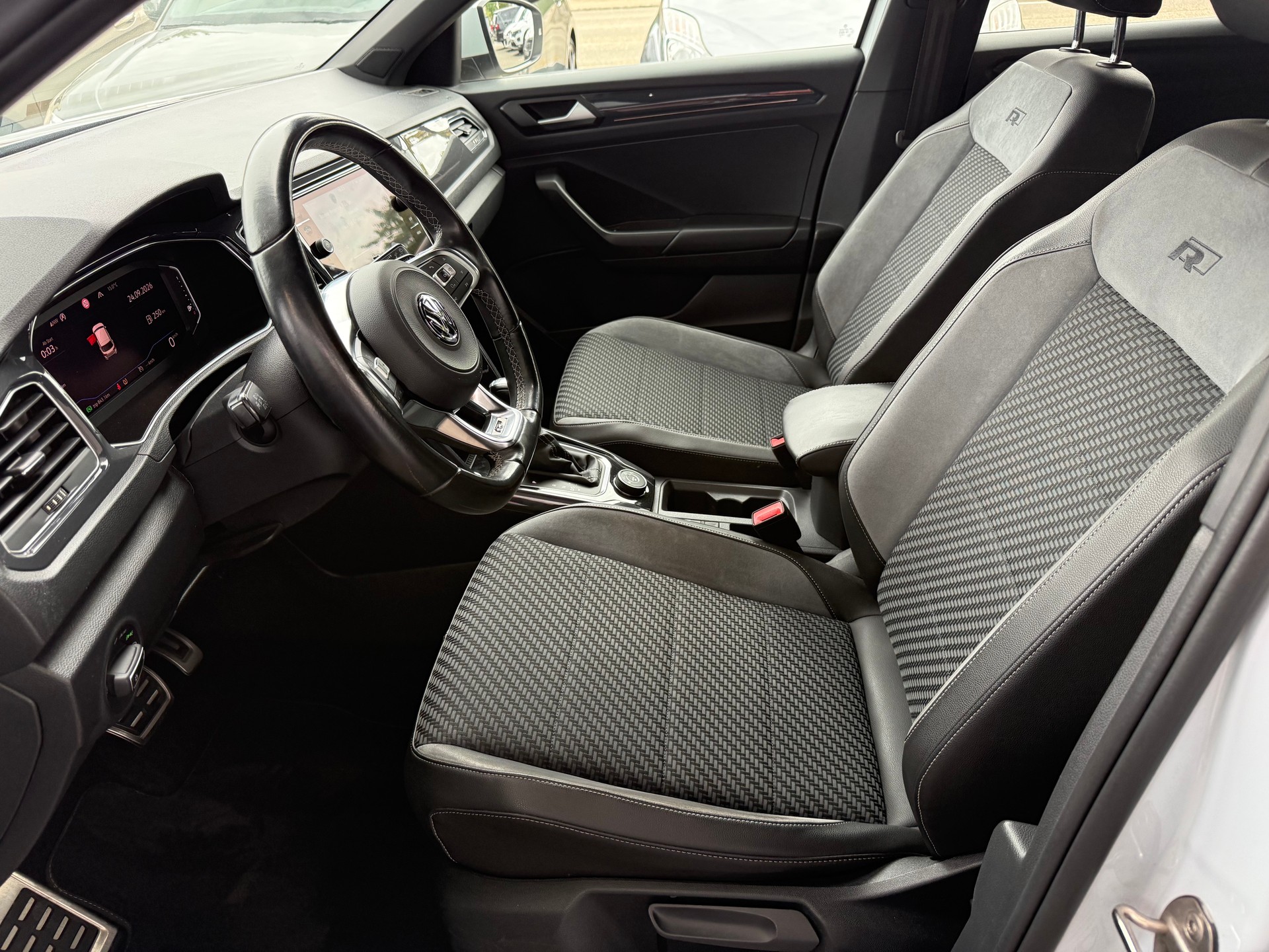 VW T-Roc 2.0 TSI R-Line DSG 4Motion-image-5