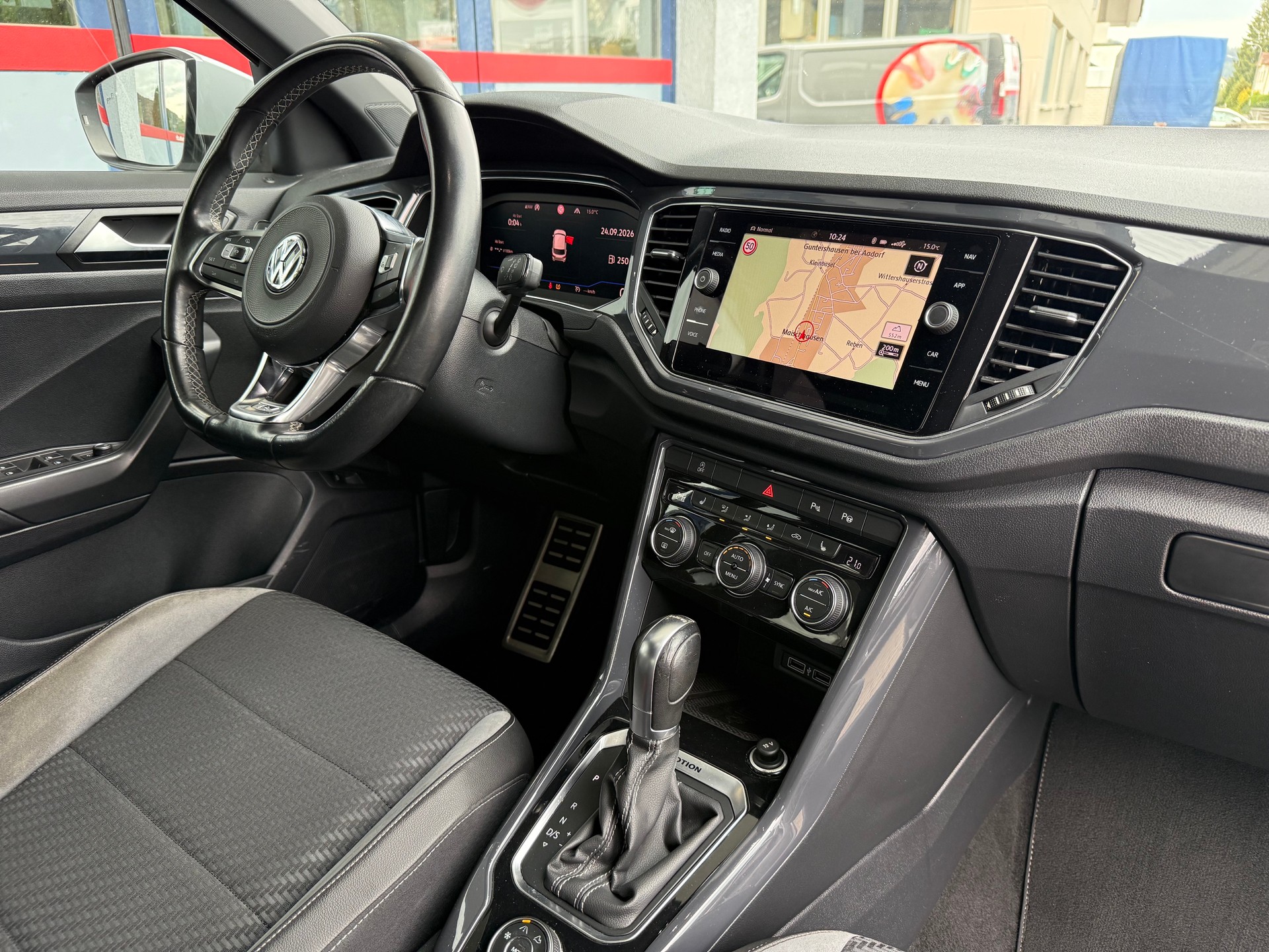 VW T-Roc 2.0 TSI R-Line DSG 4Motion-image-9