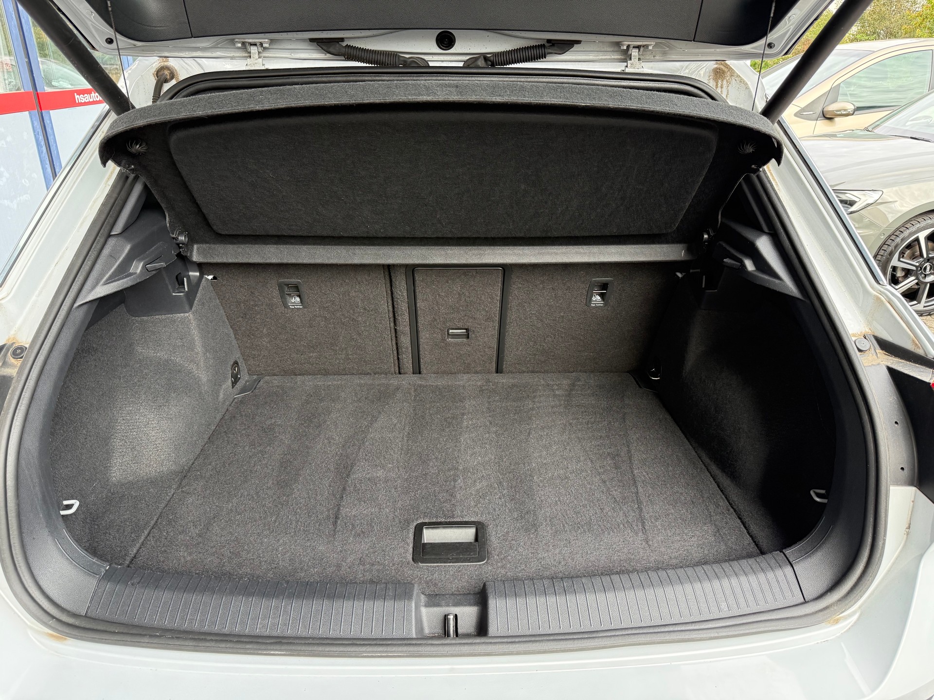 VW T-Roc 2.0 TSI R-Line DSG 4Motion-image-8