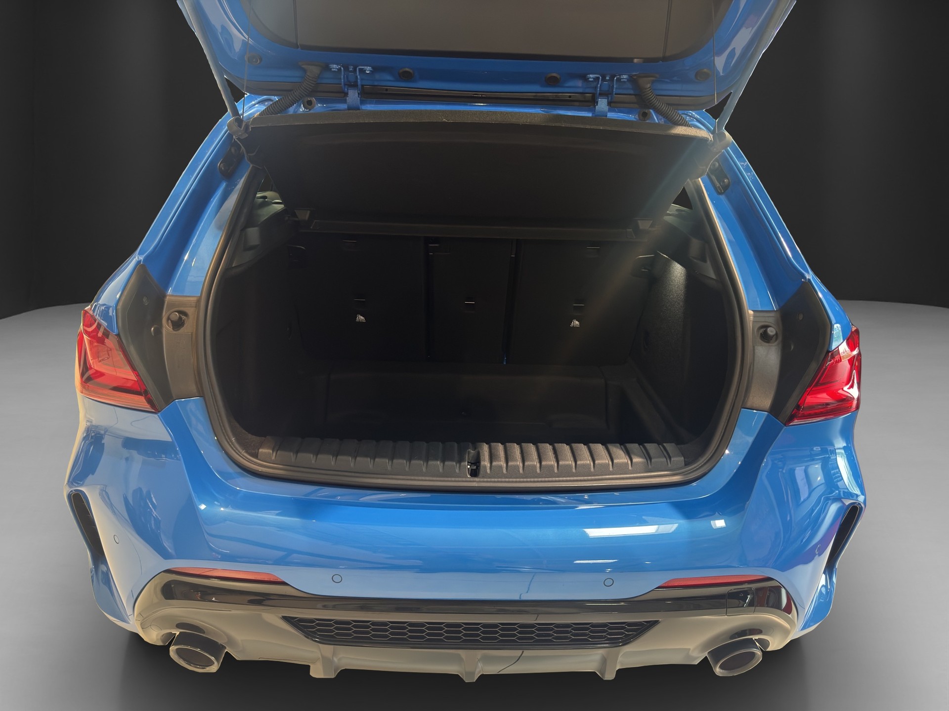 BMW M135i xDrive M Sport Pro Steptronic-image-18