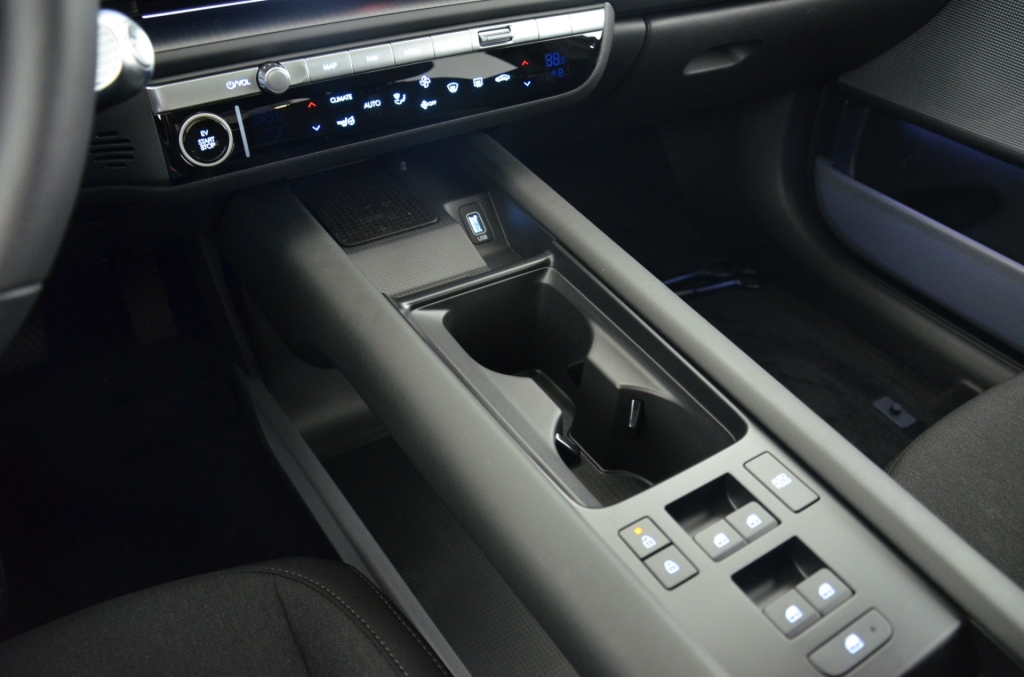 HYUNDAI Ioniq 6 77kWh Plus Line 4WD-image-26