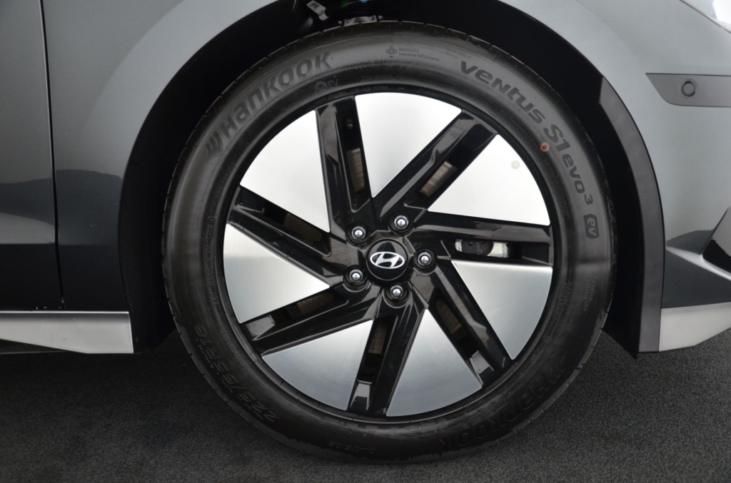 HYUNDAI Ioniq 6 77kWh Plus Line 4WD-image-9