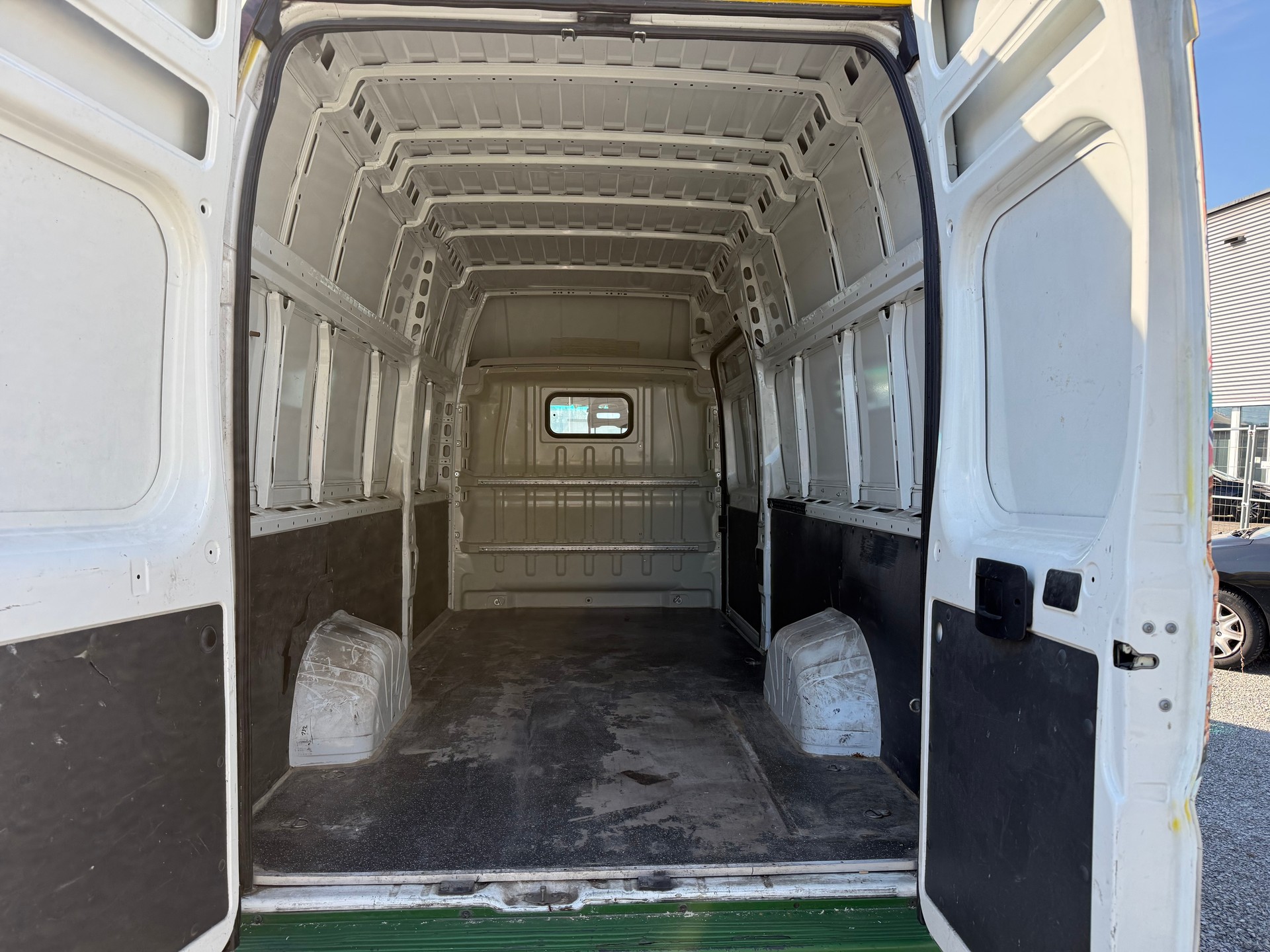 PEUGEOT Boxer 2.2 HDI 335 L3H3-image-10