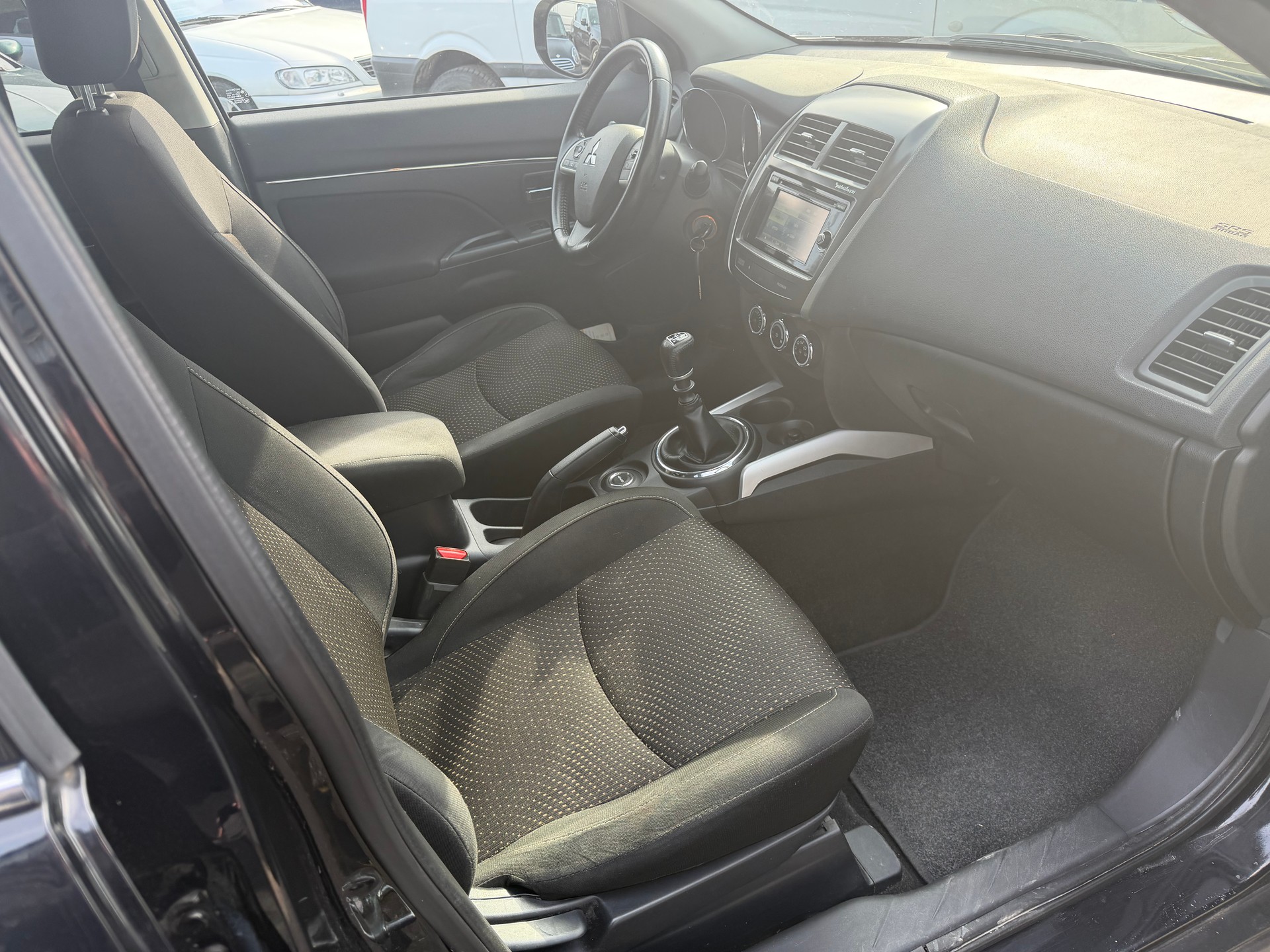 MITSUBISHI ASX 1.8 DID Navigator 4WD-image-3