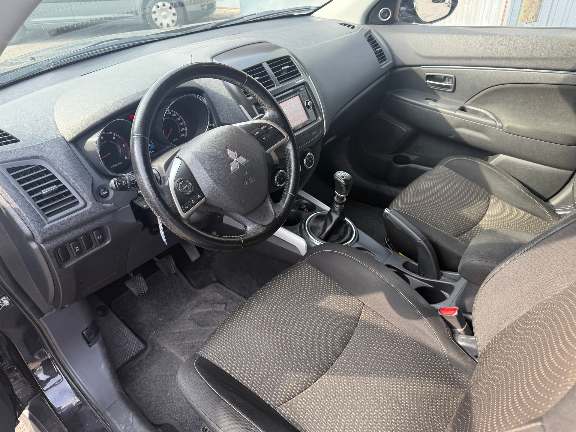 MITSUBISHI ASX 1.8 DID Navigator 4WD-image-6